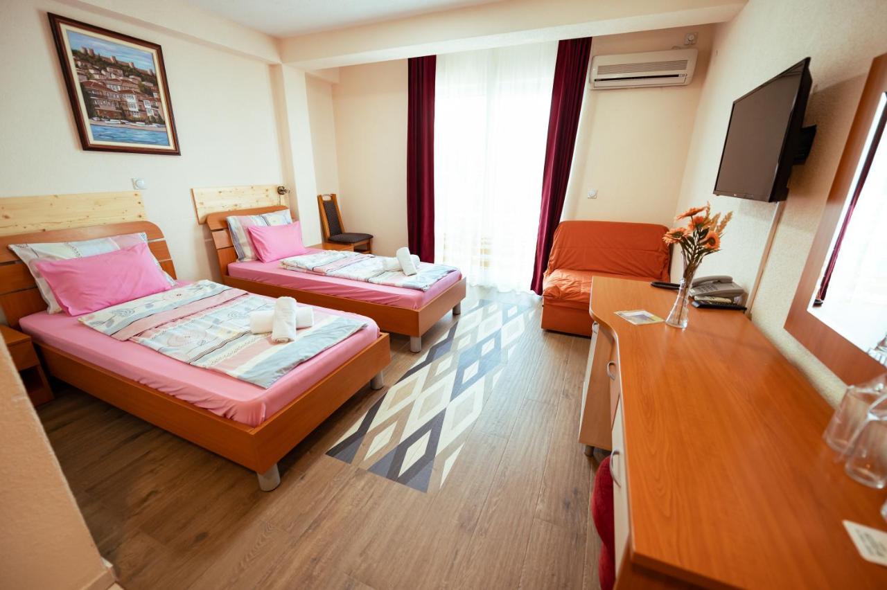Hotel Holiday-M Ohrid Exterior photo